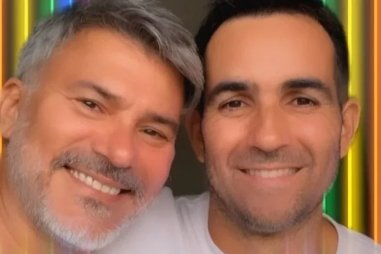 Leonardo Vieira ao lado do seu marido (Foto: Internet)