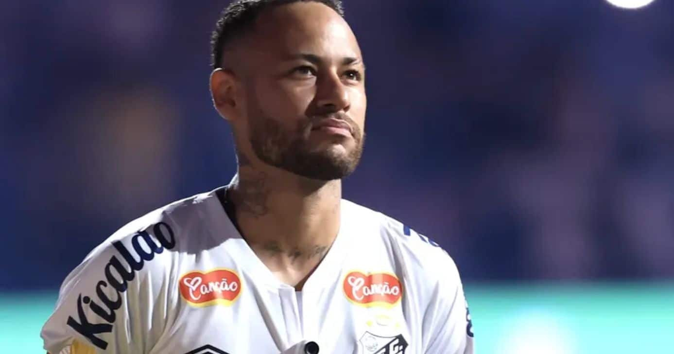 Neymar em partida do Santos (Foto: Marcello Zambrana/AGIF)