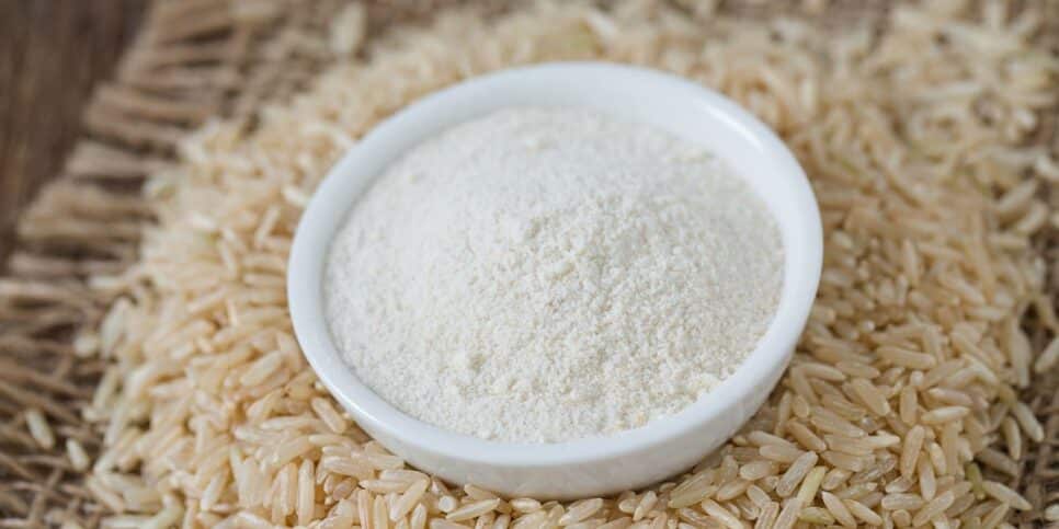 Farinha de arroz para ajudar a alisar o cabelo (Reprodução: Internet)