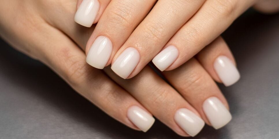Unhas quadradas (Foto: Canva)