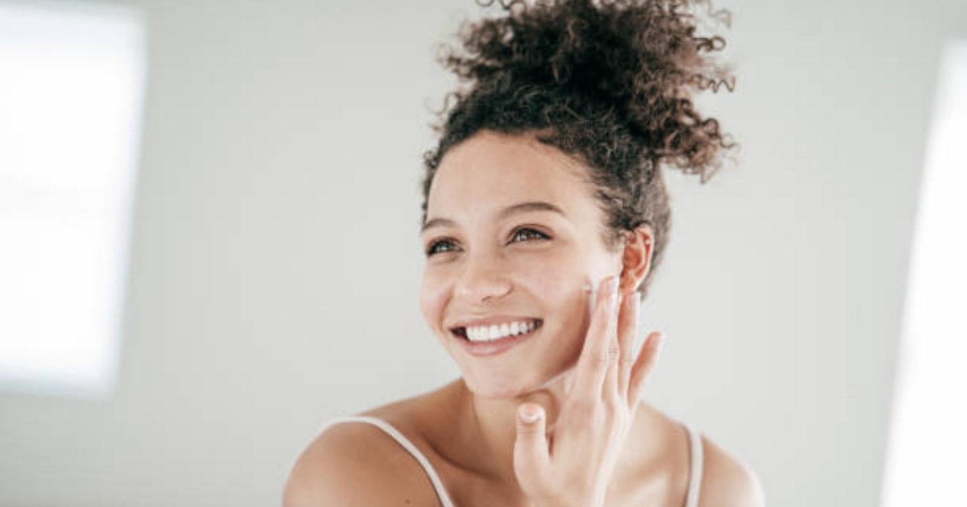Pele sem manchas e rugas: Receita milagrosa com 2 ingredientes (Foto: Reprodução/iStock)