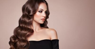 Cabelo sem frizz (Foto: Canva)