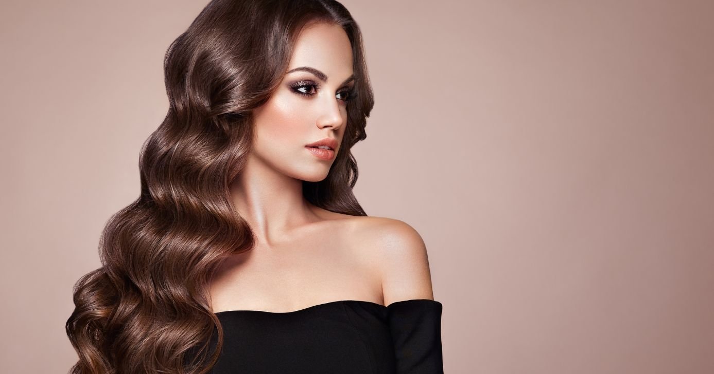 Cabelo sem frizz (Foto: Canva)