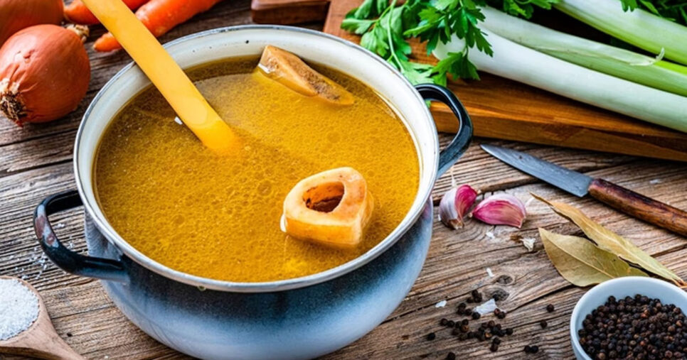 Caldo de ossos (Foto: Reprodução)