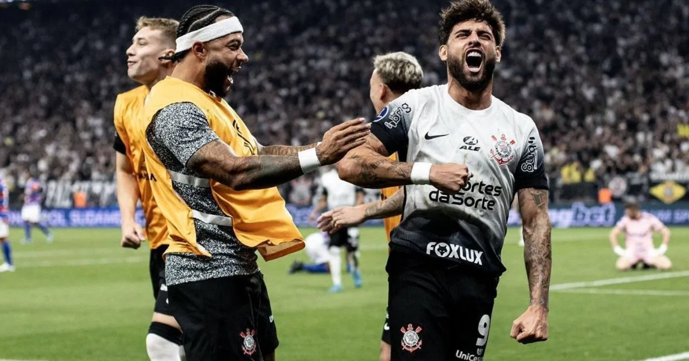 Depay e Yuri Alberto no Corinthians (Foto: Marcos Galvão/Agência Corinthians)
