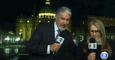 Flagra ao vivo na Globo: Bonner deixa repórter do JN arredia (Foto: Reprodução/ Jornal Nacional)