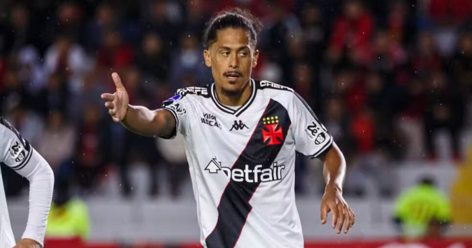 Maurício Lemos em ação pelo Vasco — Foto: Oswald Charca/Eurasia Sport Images/Getty Images