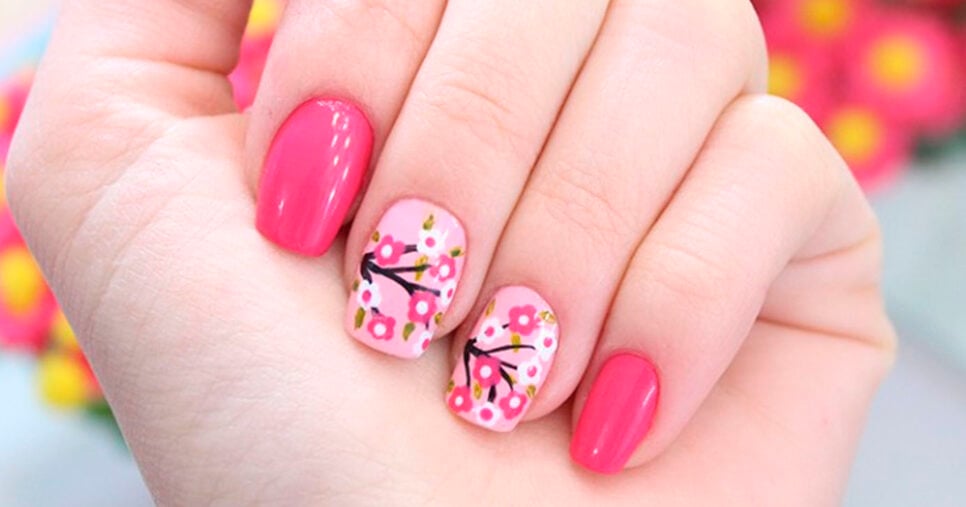 Nail art com flores (Foto: Reprodução) 
