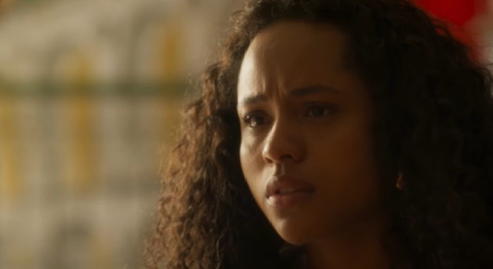 Beatriz aconselha Clarice a dar adeus aos Alencar (Foto: Reprodução/ TV Globo)