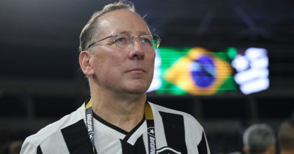 Botafogo em alerta: Textor tem demissão aprovada em SAF (Foto: Wagner Meier/Getty Images)