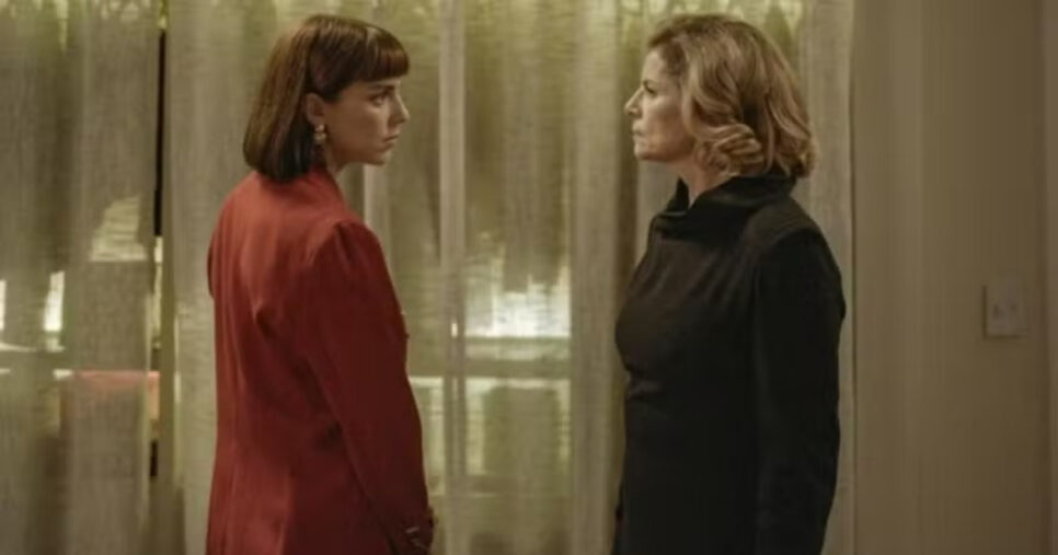 Odete e Solange discutem em Vale Tudo, da TV Globo (Foto: Reprodução/Globo)