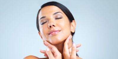 Pele sem manchas com uma máscara facial de 2 ingredientes (Reprodução: Canva)