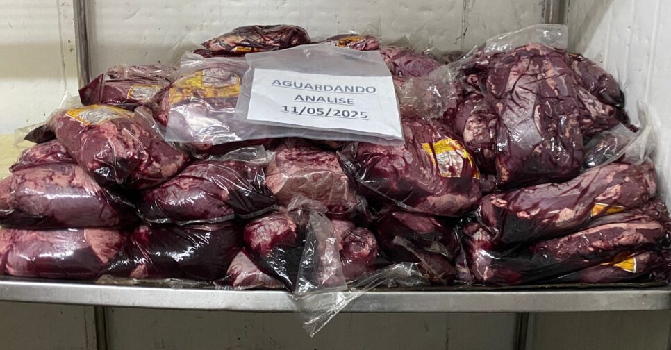Carnes apreendidas de forma irregular no supermercado em Manaus (Foto Reprodução/SENSA)