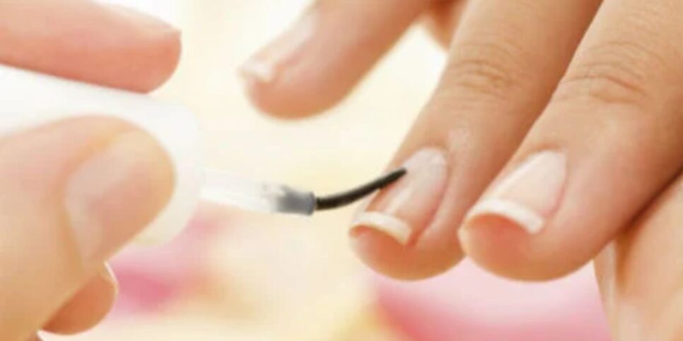 Formol ajuda a endurecer as unhas (Reprodução: Internet)