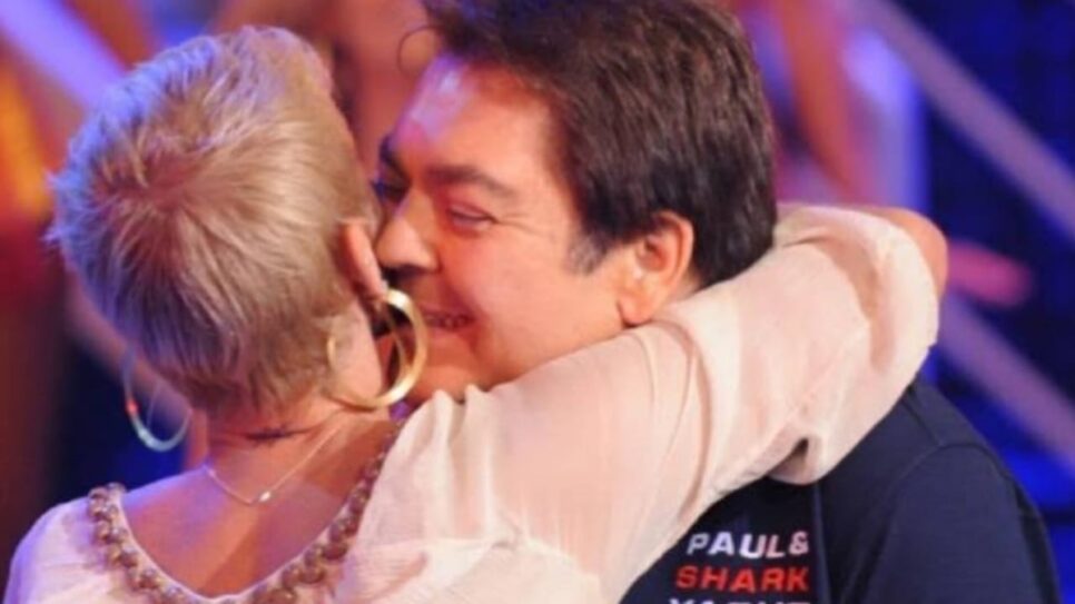 A apresentadora abraça Faustão, em tempos de Globo, mas vetada de ir no programa dele na Band (Foto: Reprodução/ Internet)