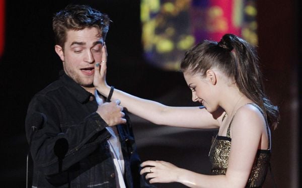robert-pattinson-e-kristen-stewart-autoritaria