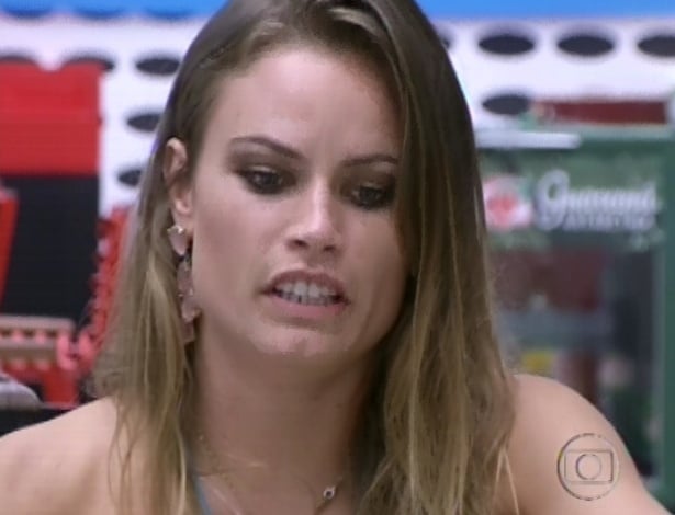 17fev2013---participantes-realizam-a-formacao-do-sexto-paredao-do-bbb13-1361155269316_615x470