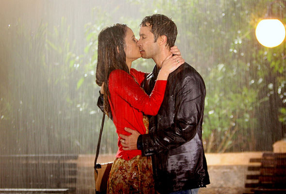 helena-e-rené-se-beijam