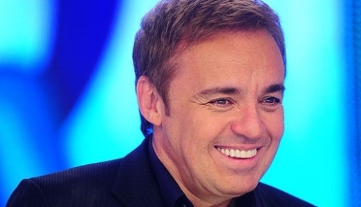 o-apresentador-gugu-liberato-que-confessou-no-programa-da-tarde-ja-ter-feito-plastica-e-implante-de-cabelo-24912-1348526270240_533x306