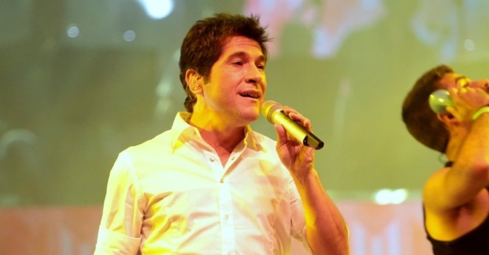 23abr2013---para-comemorar-os-30-anos-de-carreira-o-cantor-daniel-fez-ensaio-geral-para-a-gravacao-do-seu-novo-dvd-a-apresentacao-e-um-musical-composto-por-atores-dos-espetaculos-rei-leao-1366768825846_956x500