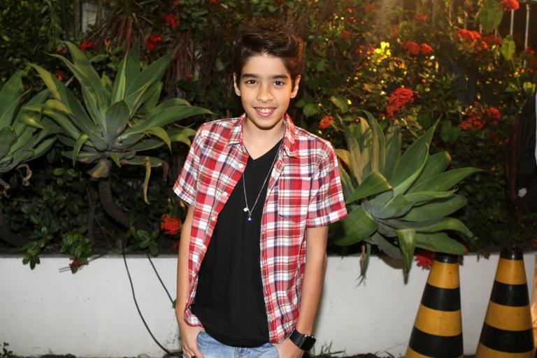 img-382385-matheus-costa-fala-que-ja-comeu-quando-vai-casa-de-um-amigo-