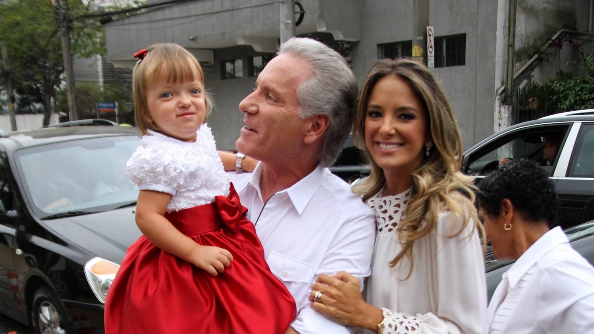 roberto-justus-e-ticiane-pinheiro-comemoram-o-aniversario-de-2-anos-da-filha-31711-1312201325046_1920x1080
