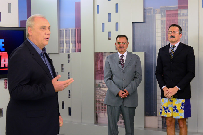 tv-foco-rodrigo-faro-se-veste-como-se-fosse-um-comentarista-para-anunciar-no-cidade-alerta-de-marcelo-rezende-o-novo-horario-de-seu-programa-o-melhor-do-brasil-nos-domingos