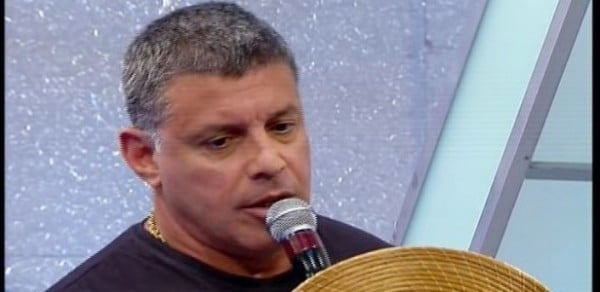 03agojul2013---alexandre-frota-participa-do-quadro-pra-quem-voce-tira-o-chapeu-do-raul-gil-1375560932931_615x300 (1)