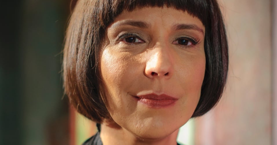 ana-beatriz-nogueira-e-aparadeira-em-saramandaia-1371827931014_956x500