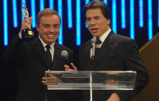 O apresentador da Record, Gugu Liberato é flagrado com Silvio Santos e público comemora a volta do apresentador para o SBT