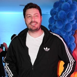 1out2013---danilo-gentili-na-festa-de-comemoracao-dos-20-anos-do-canal-fox-no-brasil-o-evento-aconteceu-em-uma-casa-noturna-de-sao-paulo-1380682465360_300x300