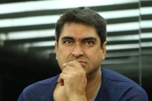 29out2013---zeca-camargo-se-reuniu-com-a-imprensa-para-o-lancamento-do-novo-video-show-que-ira-ao-ar-a-partir-de-18-de-novembro-1383087904662_300x200