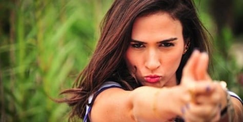 Tatá interpreta a periguete Valdirene na novela da Globo (Foto: Reprodução)