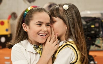 Maisa (Valéria) e Maria Joaquina (Larissa Manoela) em cena de Carrossel
(Foto: Reprodução/SBT)