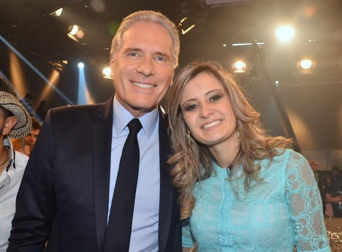 Renata posa ao lado de Roberto Justus 