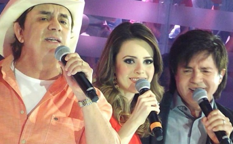 Sandy ao lado de Chitãozinho e Xororó