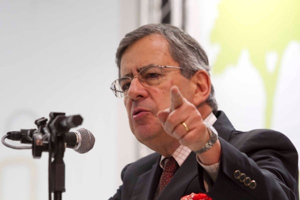 Paulo Henrique Amorim comandava o "Domingo Espetacular". (Foto: Reprodução/Record)