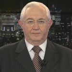 Boris Casoy confessa ao vivo que fingiu que estava sem áudio durante telejornal; assista!