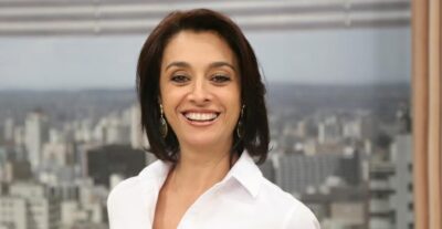 A apresentadora Cátia Fonseca no programa Mulheres
(Foto: Divulgação)