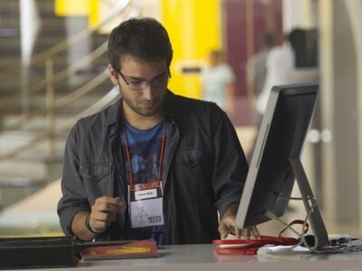 Humberto Carrão caracterizado de Davi em 