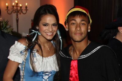 Bruna Marquezine e Neymar estariam namorando escondido, segundo jornal