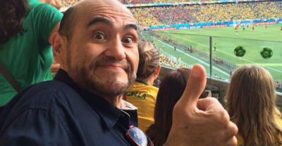 Edgar Vivar, o Sr. Barriga, comemora empate de Brasil x México