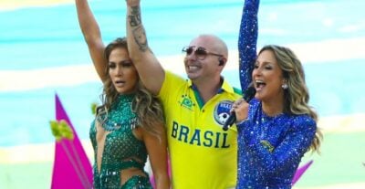 Claudia Leitte faz estrangeiros se apaixonarem por ela