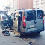 Manifestantes quebram e roubam carro do SBT; confira!