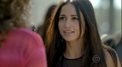 Tuane pede para Cristina deixá-la falar com Elivaldo antes dela (Foto: Reprodução)