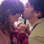 Ao lado do marido, Patrícia Abravanel publica foto com o filho