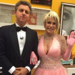 Luciano Huck e Ana Mariga Braga comemoram 15 anos de Globo com gesto inusitado