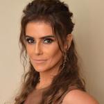 Deborah Secco reclama de jornal: ‘‘Parem de arrumar namorados pra mim’’