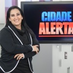Apresentadora da Record leva reclamação de diretores ao homenagear programa da Globo