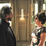 José Alfredo (Alexandre Nero) e Magnólia (Zezé Polessa) conversam sobre Maria Ísis (Marina Ruy Barbosa) (Foto: Globo/Renato Rocha Miranda)